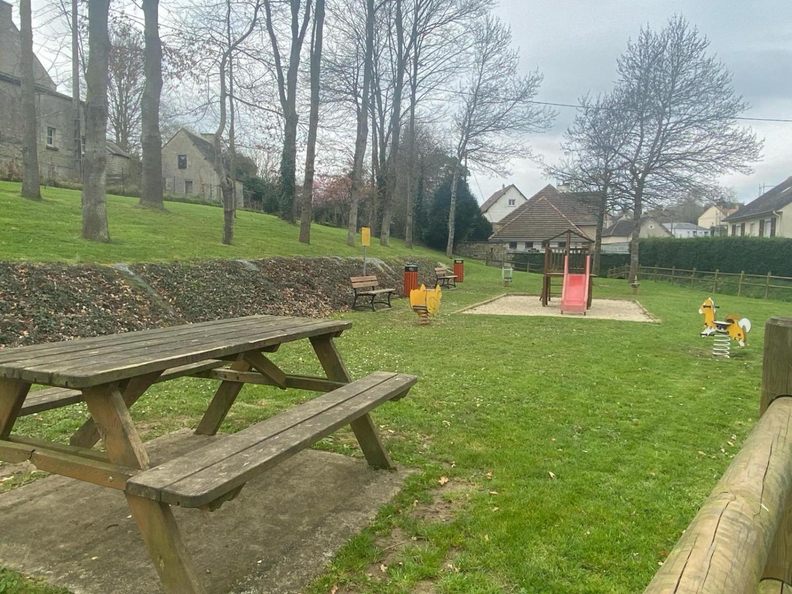 Magnifique Chateau Renove Proche Bourg Grand Parc Belle Terrasse Billard, Ping Pong, Proche Bayeux Et Plages Du Debarquement Tilly-sur-Seulles Dış mekan fotoğraf